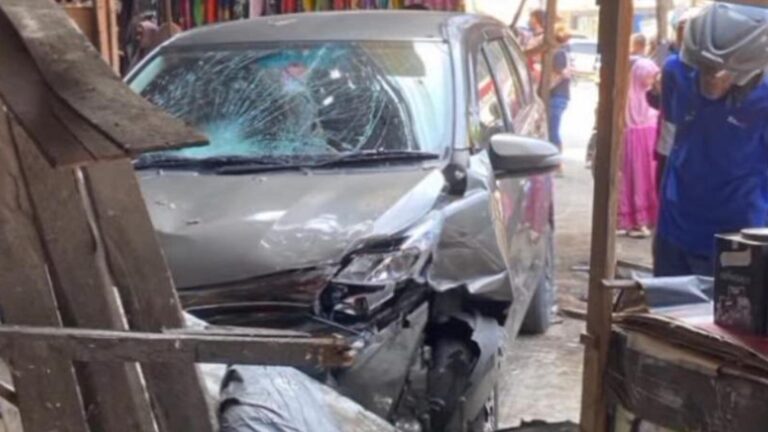 Kecelakaan Beruntun di Sukabumi: Niat Rem Malah Injak Gas, Ibu-ibu Tabrak 3 Kendaraan dan Kios
