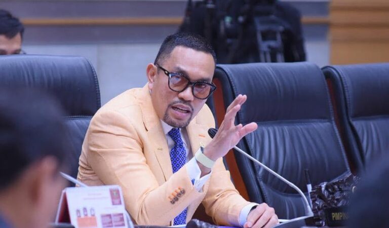 Ahmad Sahroni ‘Diturunkan’ dari Kursi Wakil Ketua Komisi III, NasDem Ungkap Alasannya