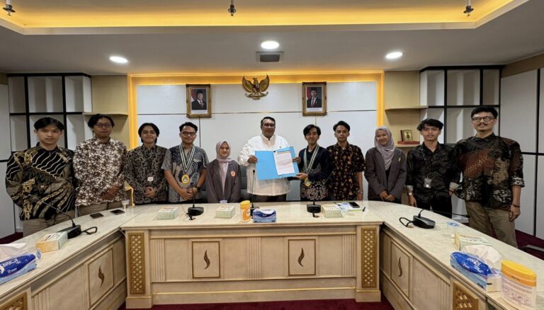Soroti Keracunan MBG, Poros Pelajar Jawa Barat Serahkan Naskah Akademik Evaluasi kepada DPRD Jabar
