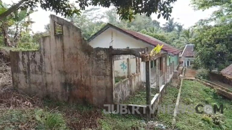 Video: Ruang Kelas SDN Tegalega di Sukabumi Terancam Ambruk, Siswa Jadi Taruhan
