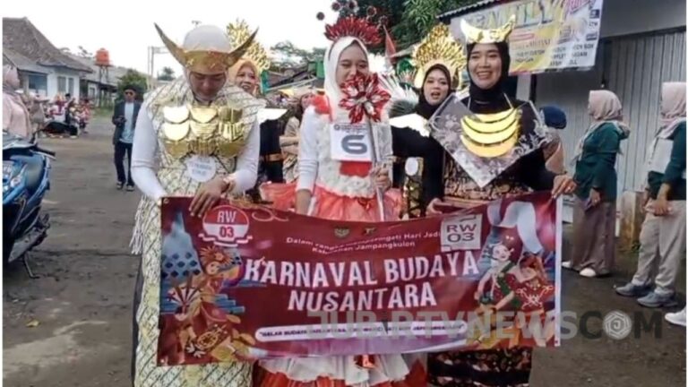 Video: Karnaval Nusabrata Warnai Perayaan HUT ke-13 Kelurahan Jampangkulon Sukabumi