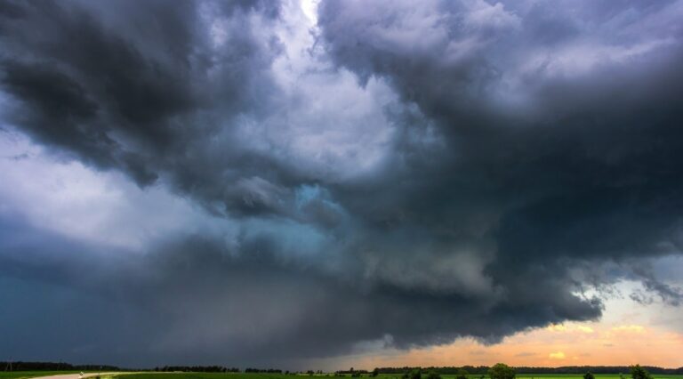 BMKG: Cuaca Ekstrem Masih Mengancam, Hujan Lebat dan Angin Kencang Berpeluang Terjadi di Sejumlah Daerah