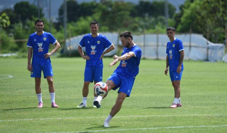 Jelang Lawan Lion City Sailors di ACL Two 2025, Ini Kata Bojan Hodak soal Kondisi Pemain Persib