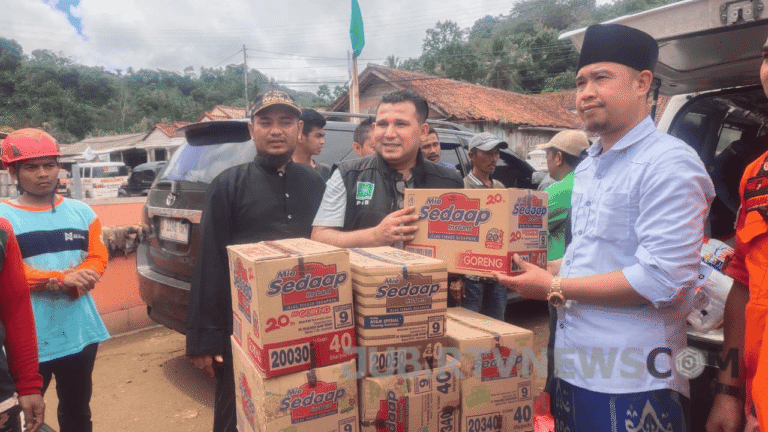 Tinjau Lokasi Bencana, Hamzah Gurnita Fokus Kawal Bantuan untuk Korban Banjir Cisolok