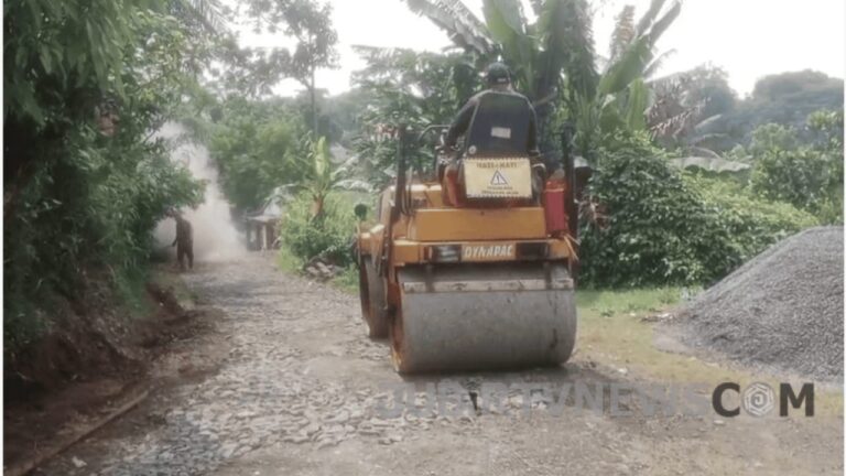 Video: Desa Padajaya Sukabumi Tuntaskan Pengaspalan Jalan dan Pemasangan Drainase