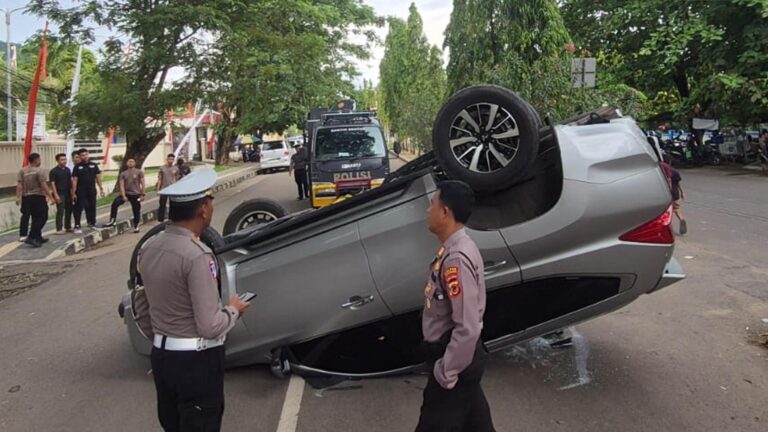 Kronologi Tabrakan Beruntun di Palabuhanratu: Pajero Terbalik, Ibu dan Anak Terluka