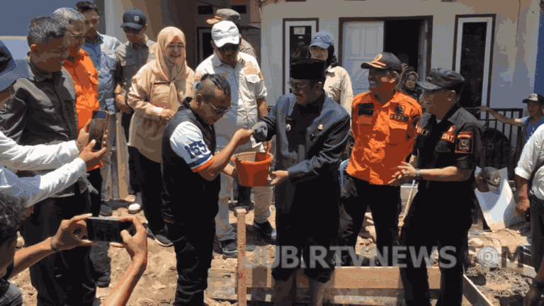 Video: Bantuan KDM Dimulai! Bupati Sukabumi Letakkan Batu Pertama Pembangunan 20 Rumah Korban Bencana