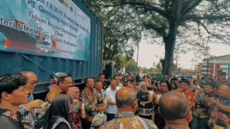 Kepala DKUKM Kabupaten Sukabumi Hadiri Peluncuran KUMITRA di Gedung Juang 45
