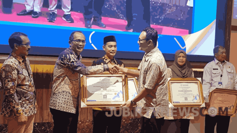 DPPKB Sukabumi Ukir Prestasi di Tingkat Jabar, Sabet Penghargaan Terbaik I Momentum Pelayanan KB Tahun 2025