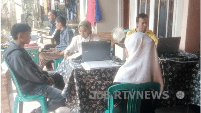 Video: Disdukcapil Sukabumi Jemput Bola, Permudah Warga Jampangkulon Urus Dokumen Kependudukan