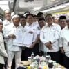 Gubenur Jabar Dedi Mulyadi (KDM) bersama Dirut PT KAI, Wamenhub serta kepala daerah se-Jabar menunjukan PKS pengembangan perkeretaapian Jabar. | Foto: Medsos KDM