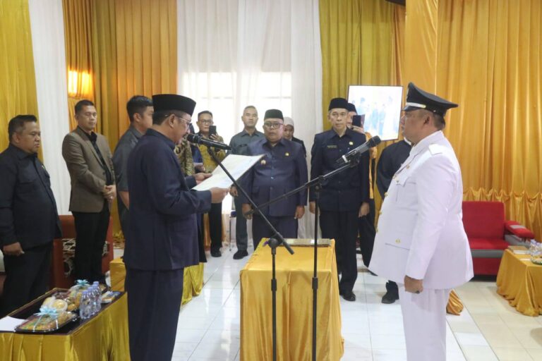 Dilantik Bupati Sukabumi, Hilman Nulhakim Resmi Jabat Kepala Desa Pawenang Nagrak