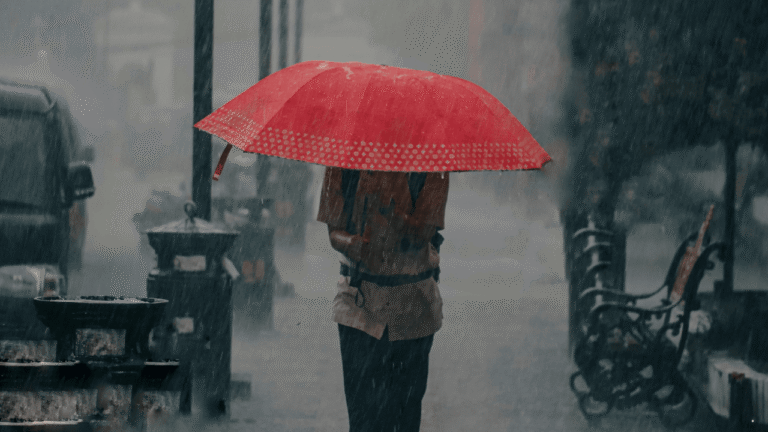 Keluarkan Peringatan Dini, BMKG Imbau Masyarakat Siaga Hadapi Cuaca Ekstrem Sepekan ke Depan