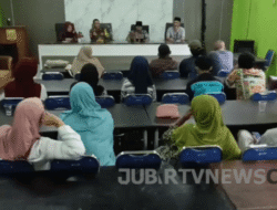 Video: Sinergi Pemerintah dan Warga, Kelurahan Jampangkulon Sukabumi Gelar Rakor dan Beri Insentif RT/RW