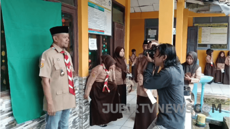 Video: SDN Purwasedar Jadi Lokasi Penutupan Pemotretan Kartu Anggota Pramuka Se-Kecamatan Jampangkulon