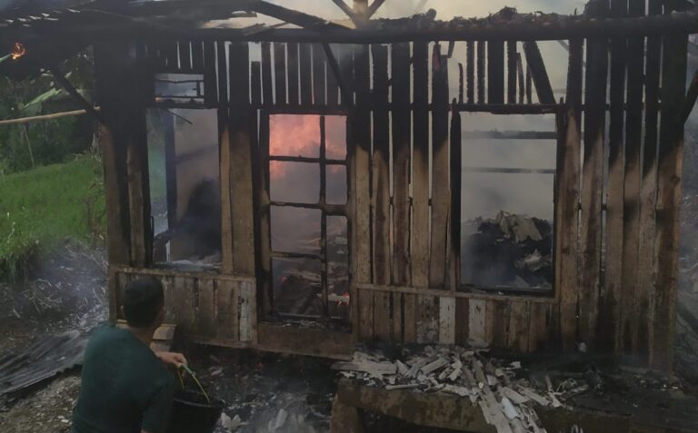 Rumah Panggung di Pabuaran Sukabumi Hangus Terbakar saat Ditinggal ke Kebun, Harta Benda Ludes