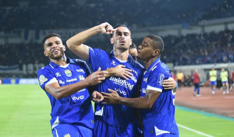 Borneo FC Kalah, Persib Bandung Resmi Tutup Tahun 2025 di Puncak Klasemen