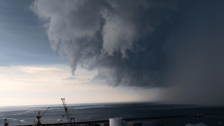 Potensi Hujan Ringan hingga Lebat Mengintai Sejumlah Wilayah, Prakiraan Cuaca Jabar 9 Desember 2025