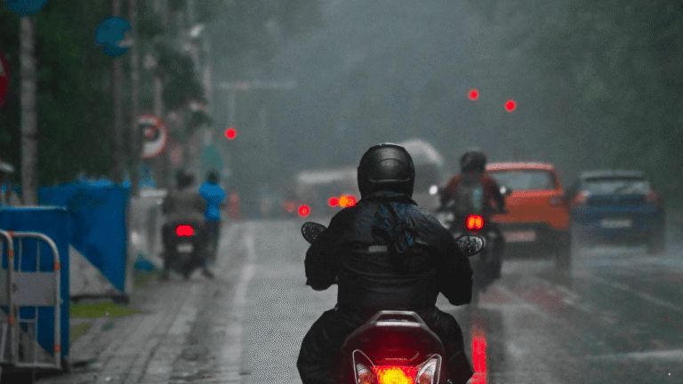 Hujan Berpotensi Terjadi Sejak Siang Hari, Prakiraan Cuaca Jabar 28 Desember 2025