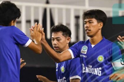 Kemenangan besar tim futsal putra UIN Bandung atas Universitas Atma Jaya tidak terlepas dari aksi brilian sang kapten, Aldi Zakky Aulia. | Foto: IG Campus League