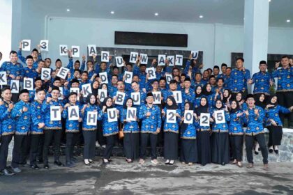 78 pegawai honorer di lingkungan Sekretariat DPRD Kabupaten Sukabumi resmi dilantik menjadi PPPK Paruh Waktu, Kamis (4/12/2025). | Foto: Humas DPRD