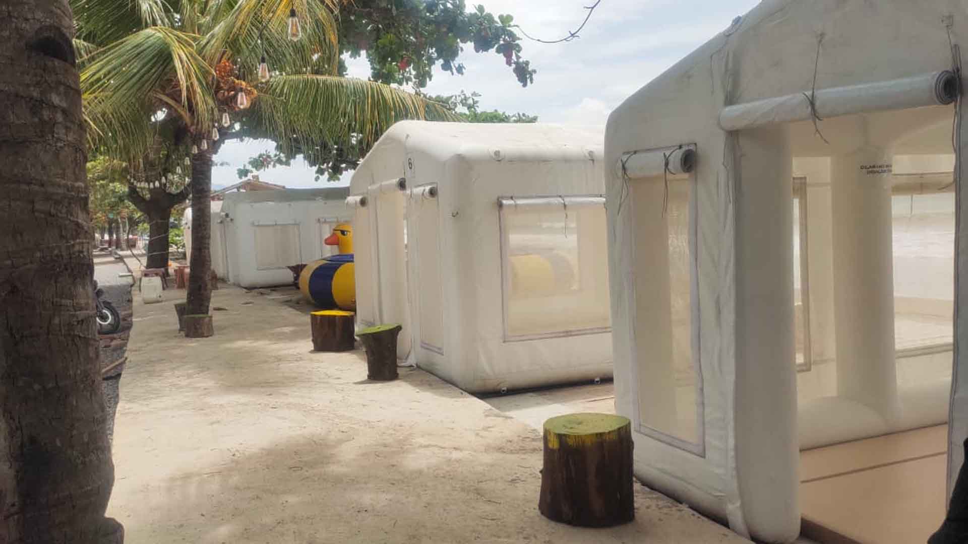 Tenda yang kemungkinan digunakan wisata glamping di Pantai Citepus diduga ilegal. | Foto: Muri