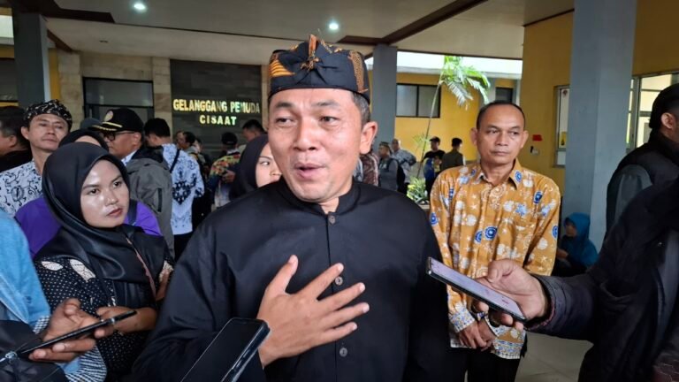 Kadisdik Kabupaten Sukabumi Deden Sumpena soal ijazah. | Foto: Ans