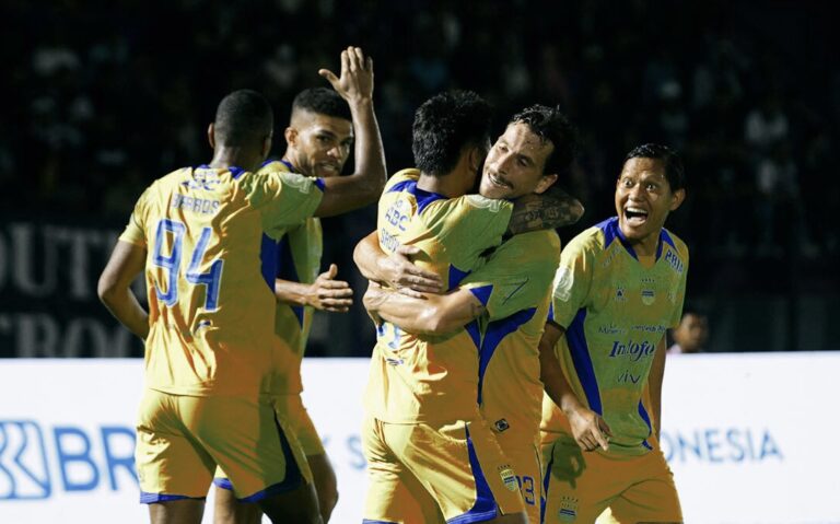 Saddil Kartu Merah, Persib Gagal Puncaki Klasemen usai Dibobol Persik di Menit Injury Time