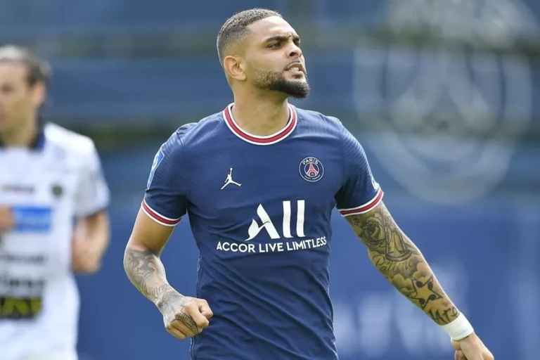 Sudah Tiba di Bandung, Layvin Kurzawa Segera Diperkenalkan Jadi Pemain Persib