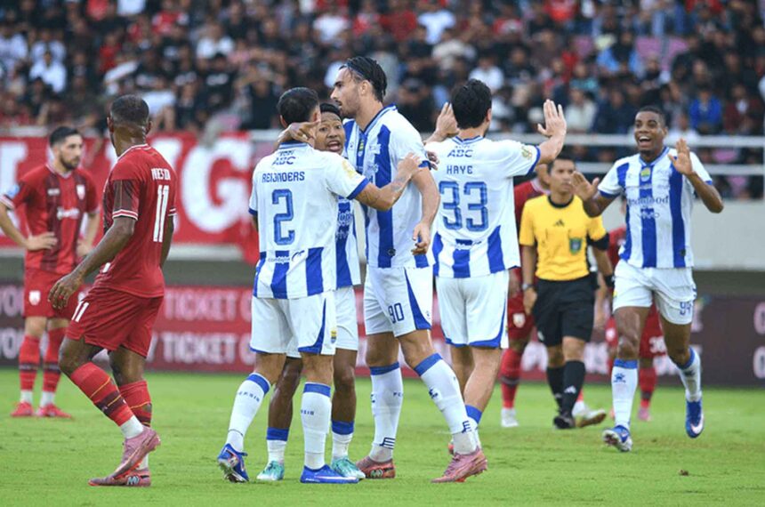 Gol Andrew Jung membawa Persib Bandung kalahkan tuan rumah Persis Solo. | Foto: Persib.co.id