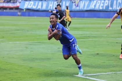 Selebrasi dingin Beckham Putra usai mencetak gol kemenangan Persib Bandung atas Persija Jakarta. | Foto: Persib.co.id