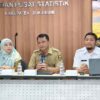 Kepala Dispar Kabupaten Sukabumi Ali Iskandar serta jajaran dan didampingi Bapperida saat membahas indikator kinerja pariwisata bersama BPS. | Foto: Ist