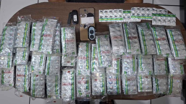 Ribuan butir pil obat keras jenis tramadol yang disita Satnarkoba Polres Sukabumi Kota dari tangan RN. | Foto: Ist