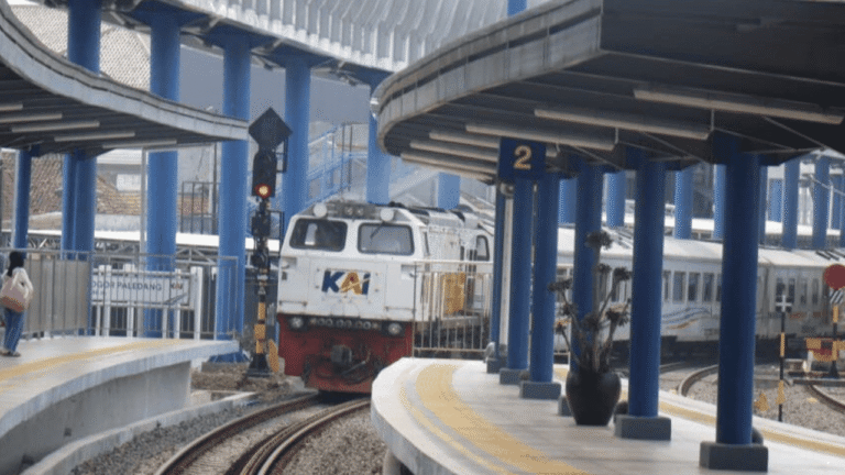 Libur Nataru, Stasiun Sukabumi–Cibadak Jadi Titik Tersibuk Penumpang KA Lokal