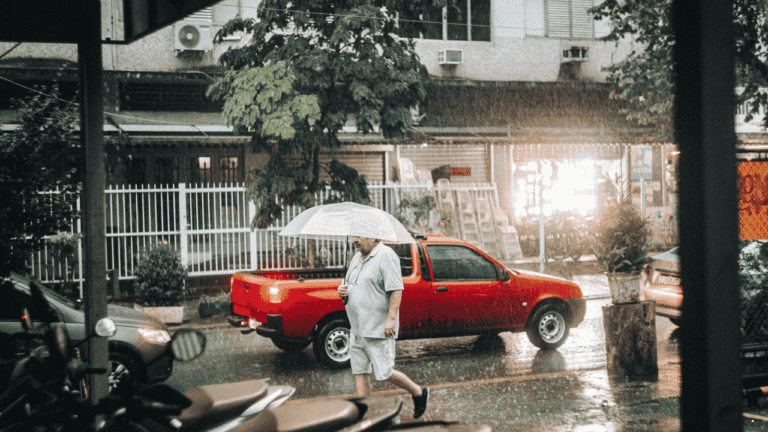 Waspada Hujan dan Angin Kencang Hingga Malam Hari, Prakiraan Cuaca Jabar 8 Januari 2026