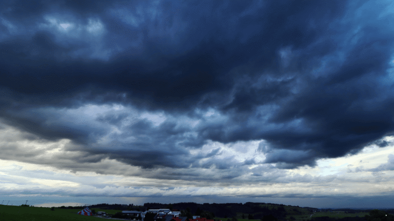 Dominan Berawan dengan Potensi Hujan Lebat, Prakiraan Cuaca Jabar 2 Januari 2026
