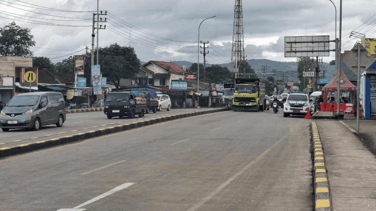Polisi Terapkan One Way Urai Arus Balik Libur Isro Miraj di Jalan Arteri Sukabumi