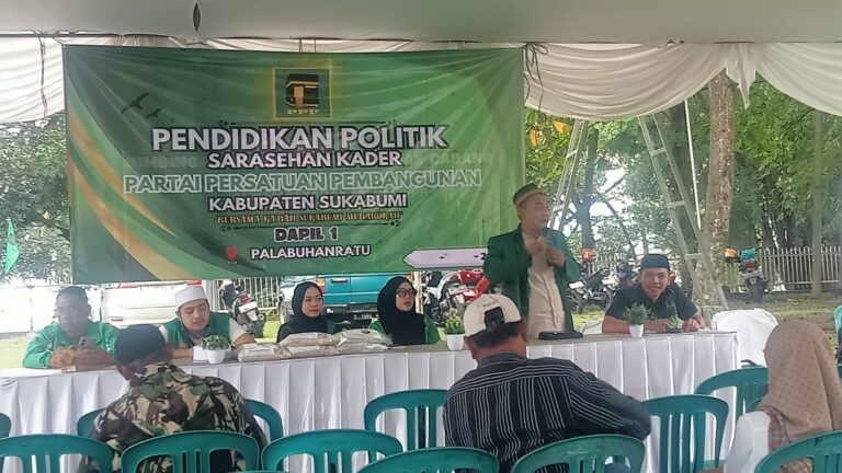 Ketua DPC PPP Kabupaten Sukabumi, Andri Hidayana saat melakukan safari ramadan di Palabuhanratu. | Foto: Nugraha
