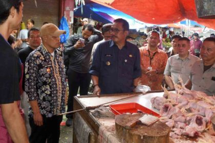 Bupati Sukabumi Asep Japar bersama unsur Forkopimda dan Forkopimcam saat sidak ke Pasar Palabuhanratu, Kamis (12/2/2026). | Foto: Diskominfosan Kab. Sukabumi