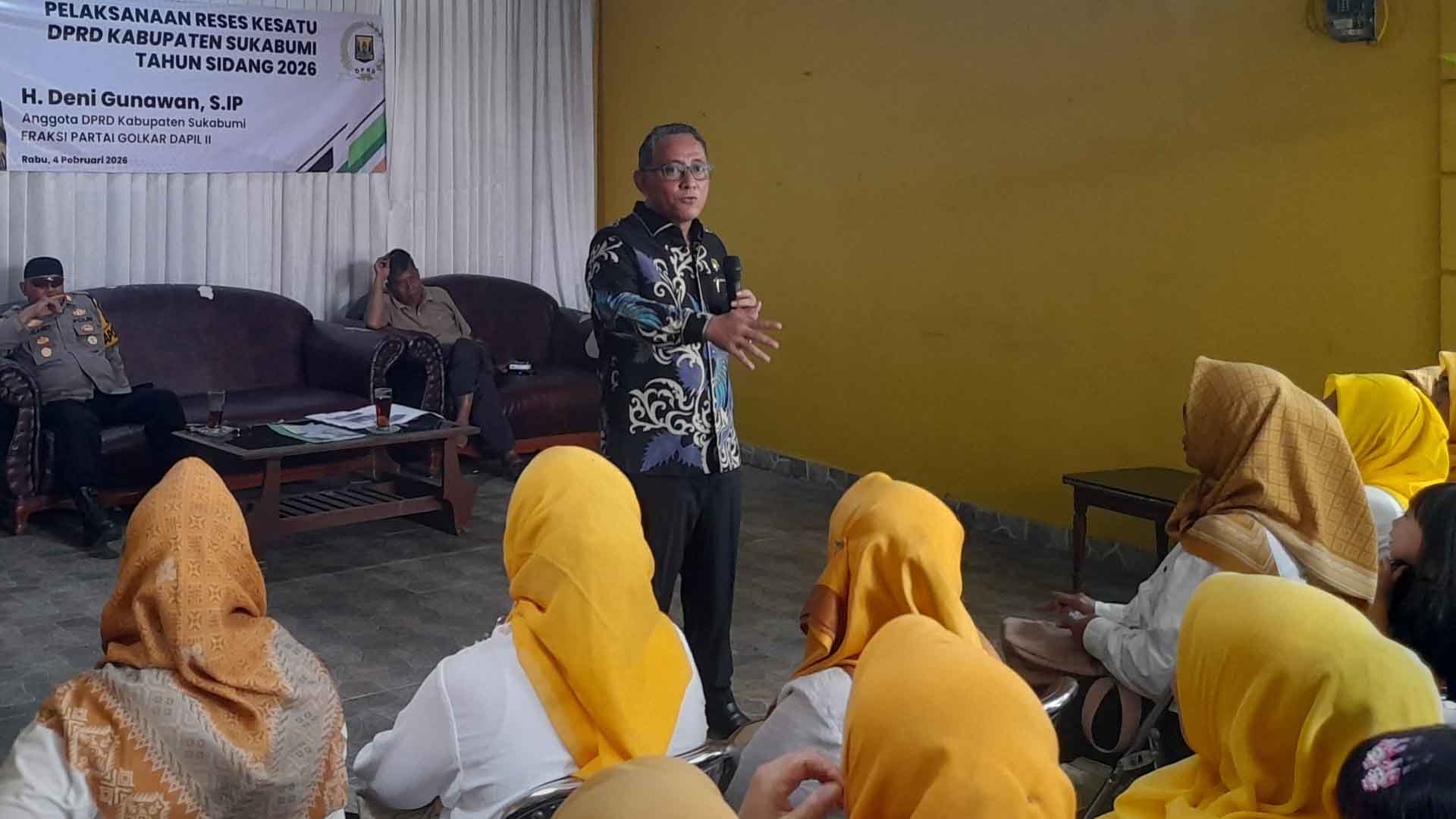 Pelaksanaan reses anggota DPRD Kabupaten Sukabumi Deni Gunawan di Kebon Cau, Desa Babakanpari, Kecamatan Cidahu, Kamis (5/2/2026). | Foto: Ans