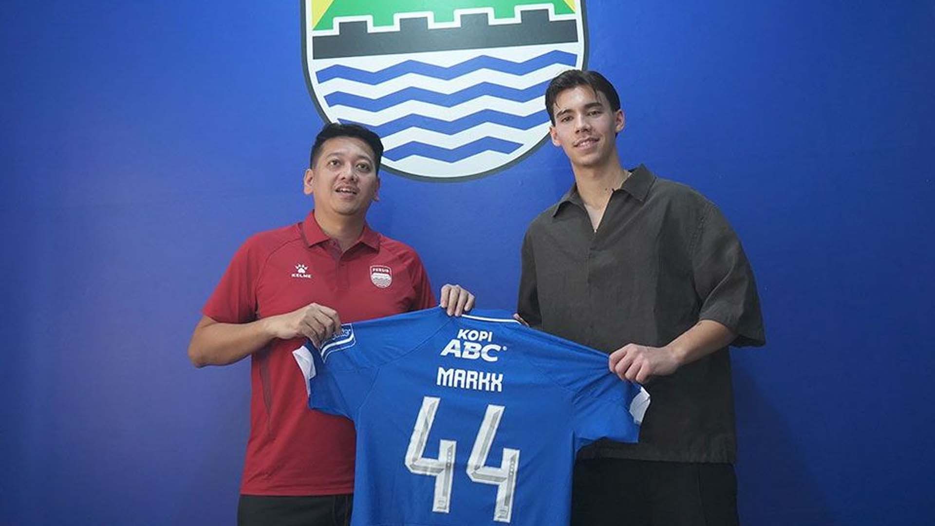 Bek anyar Persib Bandung Dion Markx akan mengenakan nomor punggung 44. | Foto: Persib.co.id