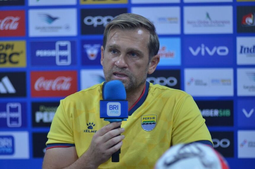 Asisten pelatih Persib Bandung Igor Tolic ungkap persiapan tim hadapi Madura United. | Foto: Persib.co.id