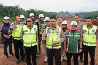 Kakorlantas Polri, Irjen Pol Agus Suryonugroho saat meninjau jalur fungsional Tol Bocimi Seksi 3. | Foto: Dok. Media Polri