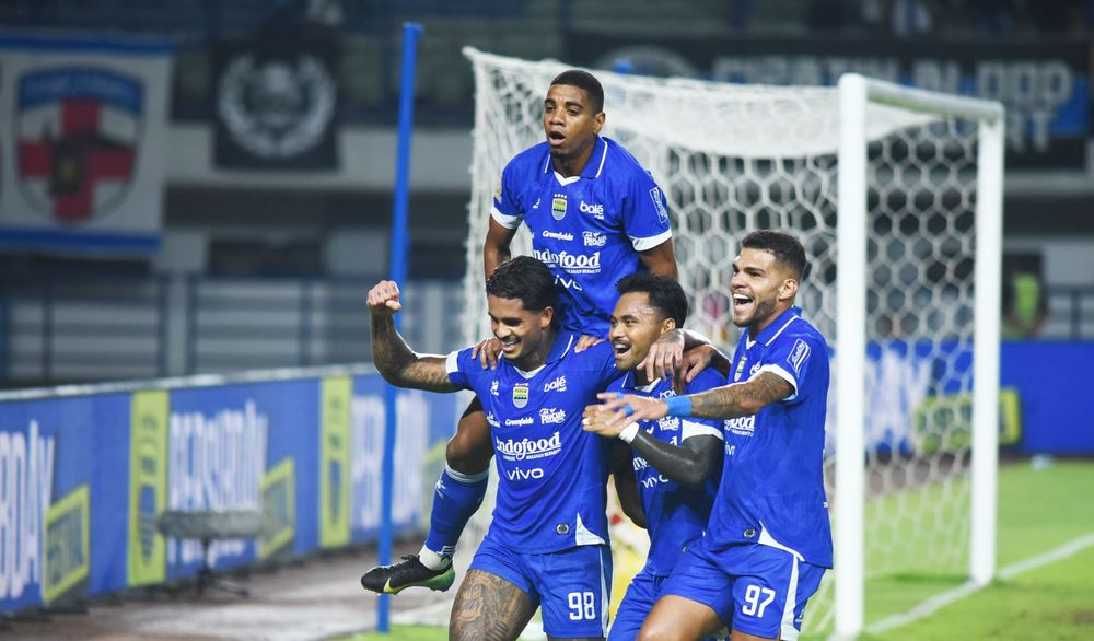 Ramon Tanque menyumbang brace atau dua gol dalam pesta kemenangan Persib atas Madura United. | Foto: Persib.co.id
