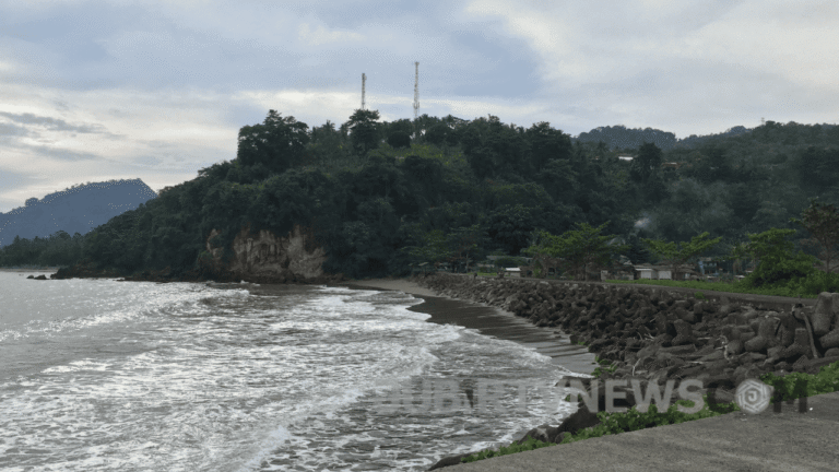 View Indah, Dermaga ‘Mangkrak’ di Cisolok Jadi Lokasi Favorit Ngabuburit Warga