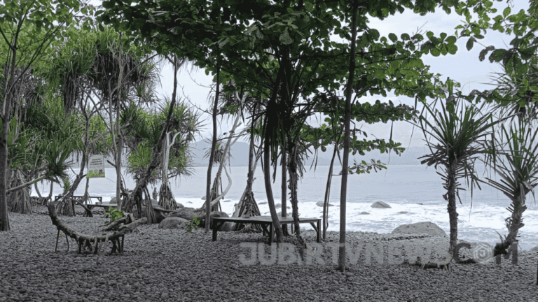 Teduh dan Tenang, Pantai Cempaka Ratu Jadi Spot Favorit Ngabuburit Warga Sukabumi saat Ramadan