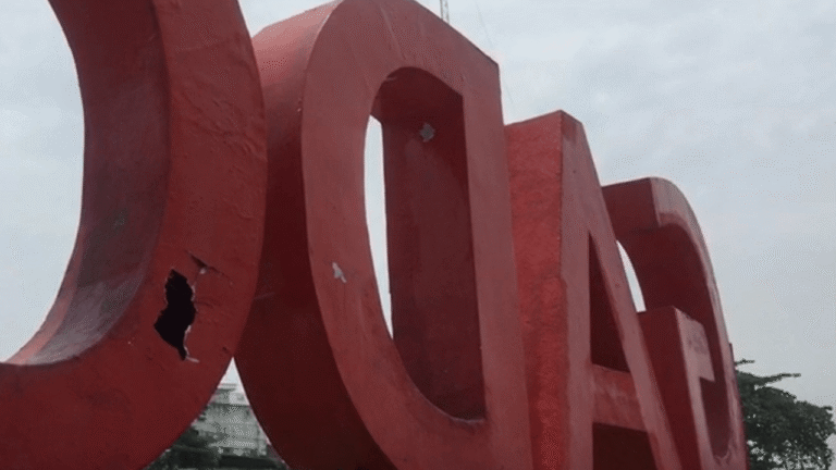 Sejumlah Huruf Landmark Alun-Alun Gadobangkong Terlepas, Ini Langkah Pemkab Sukabumi