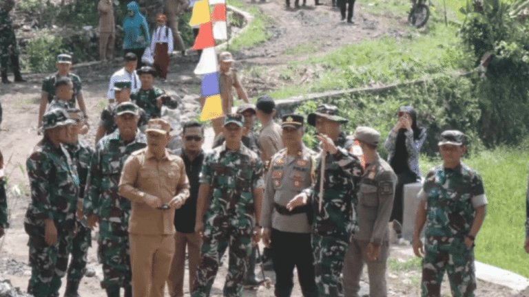 Bangun Akses Lebih Aman, TMMD ke-127 Fokus Perbaikan Jalan hingga Infrastruktur Desa di Cikembar Sukabumi