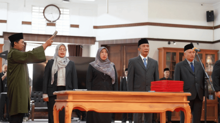 Mutasi Pejabat Pemkot Sukabumi, Ayep Zaki Tekankan Soal Percepatan Kinerja