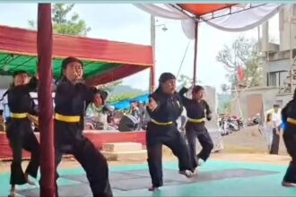 Momen pesilat Jampangkulon tampil di Kejuaraan Pencak Silat se-Kabupaten Sukabumi yang digelar di GOR Cimenteng, Kecamatan Cikembar, Senin (2/2/2026). | Foto: Ist